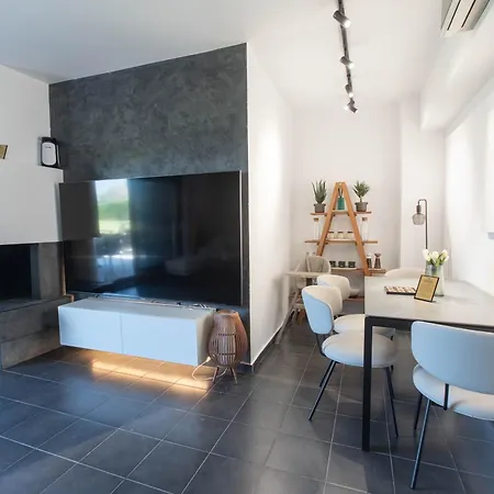 Azure Koumitsa Villa *