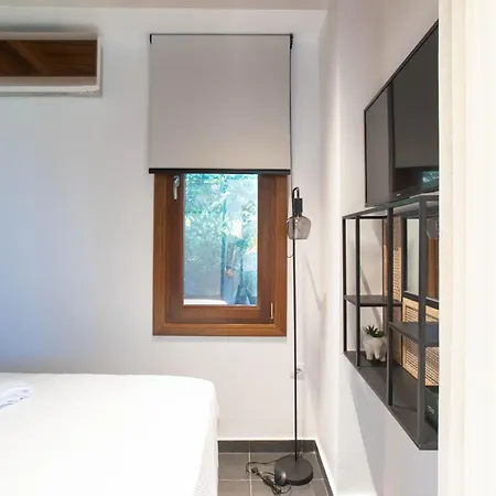 Azure Koumitsa Villa *