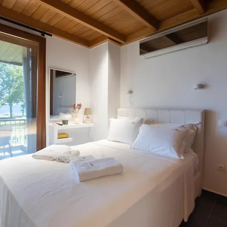 Azure Koumitsa Villa *