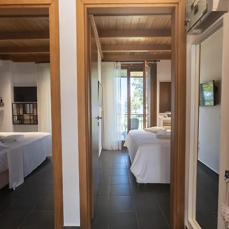 Azure Koumitsa Villa *